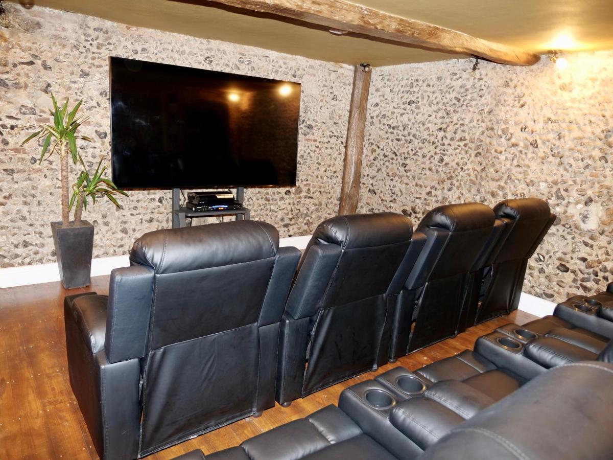 Luxury 9 Bed Manor House Hot Tub Cinema Room Skytv Saffron Walden Eksteriør billede